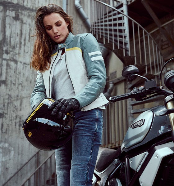 Modelos atemporales de ropa moto para Mujer | Colección Heritage Innovation para motoristas Urban.